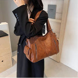 תיק עור של טל