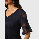 שמלת מקסי תחרה עם קפלים ונצנצים