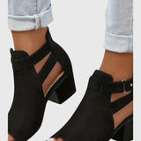 סנדלים אלגנטיים של שירה