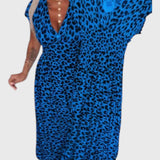 שמלת נמר אלגנטית עם צווארון וי