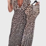 שמלת נמר אלגנטית עם צווארון וי