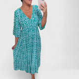 שמלת נויה עם צווארון וי מודפס