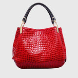 מאיה עם דוגמת תנין