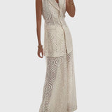 מכנסי תחרה מתרחבים של גל