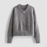 סוודר אופנתי של דנה