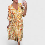 שמלת נויה עם צווארון וי מודפס