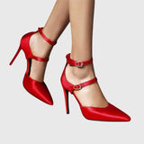 נעלי עקב של דנה סאטן