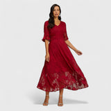 שמלת מקסי תחרה עם קפלים ונצנצים