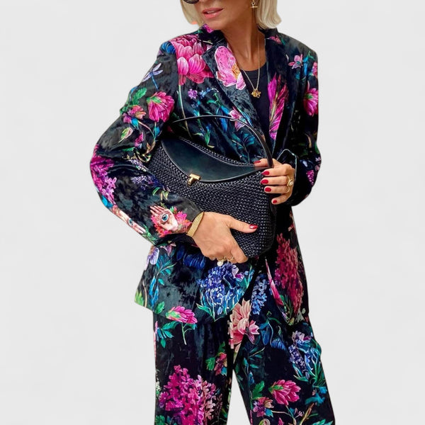 בלייזר פרחוני של נועה