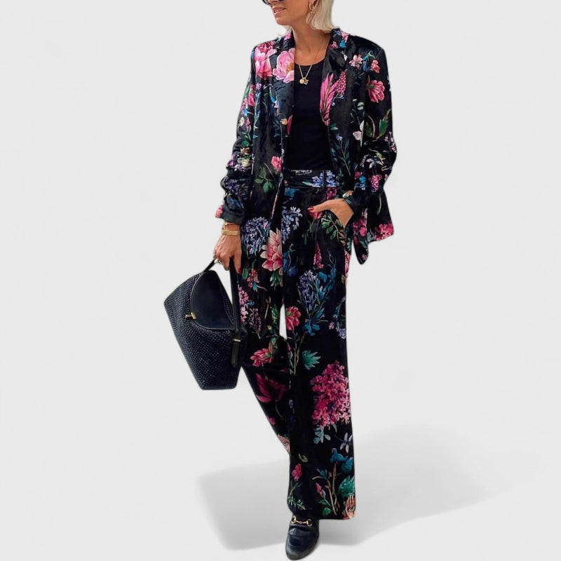 בלייזר פרחוני של נועה