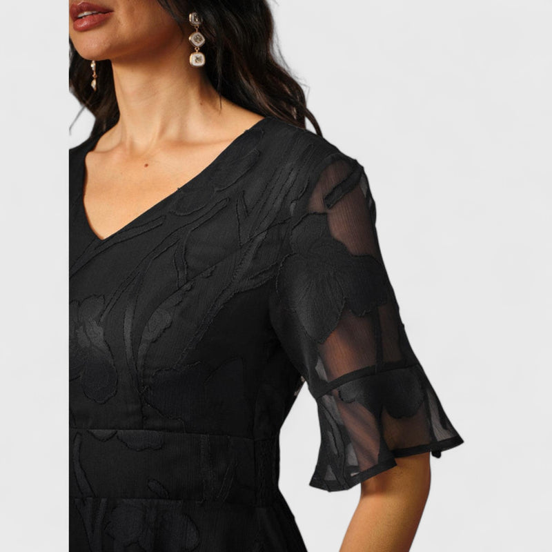 שמלת מקסי תחרה עם קפלים ונצנצים