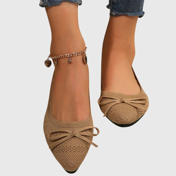 נעליים שטוחות של הילה עם סריג פפיון