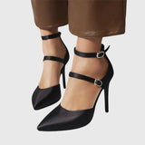 נעלי עקב של דנה סאטן