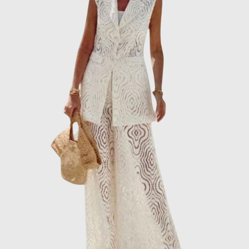 מכנסי תחרה מתרחבים של גל