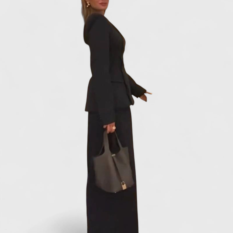 חליפת פסים של יעל