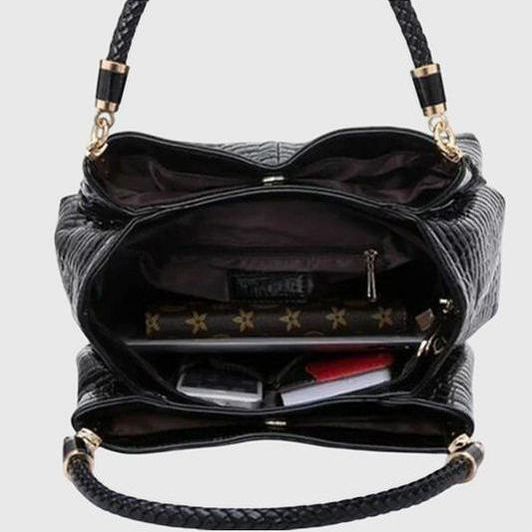 מאיה עם דוגמת תנין