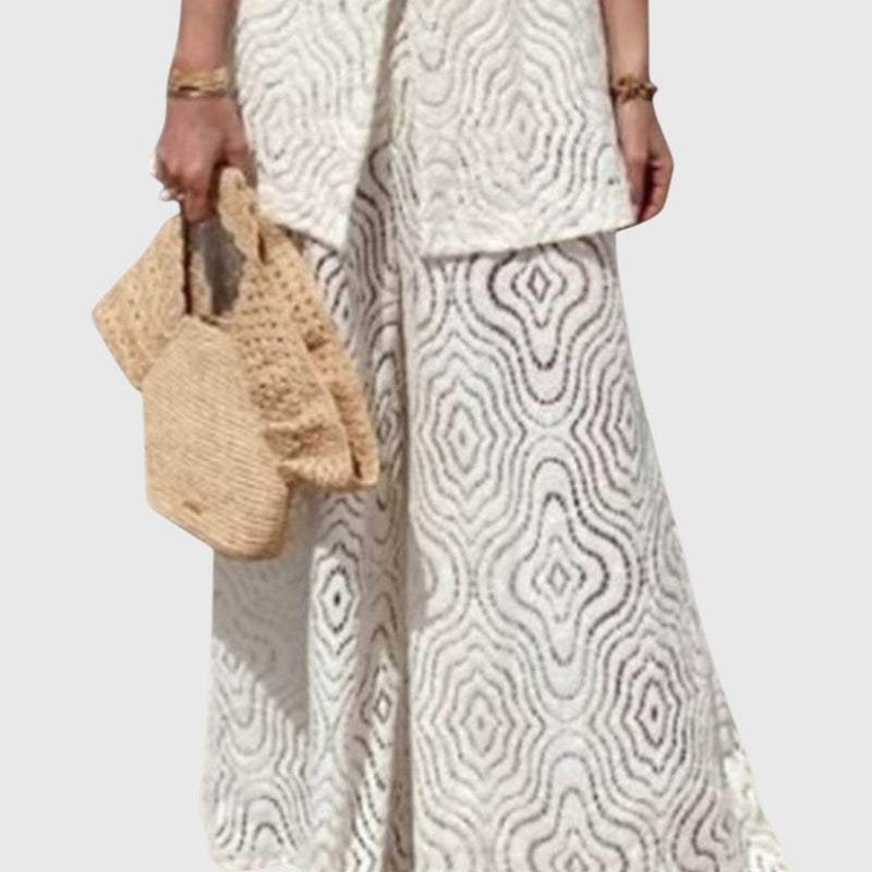 מכנסי תחרה מתרחבים של גל