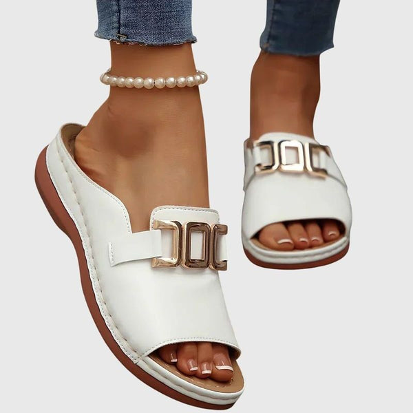 מיכל סנדלים