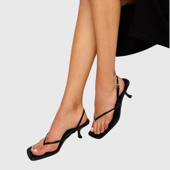 סנדלי עקב אלגנט של דנה