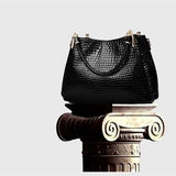 מאיה עם דוגמת תנין