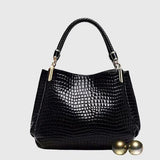 מאיה עם דוגמת תנין