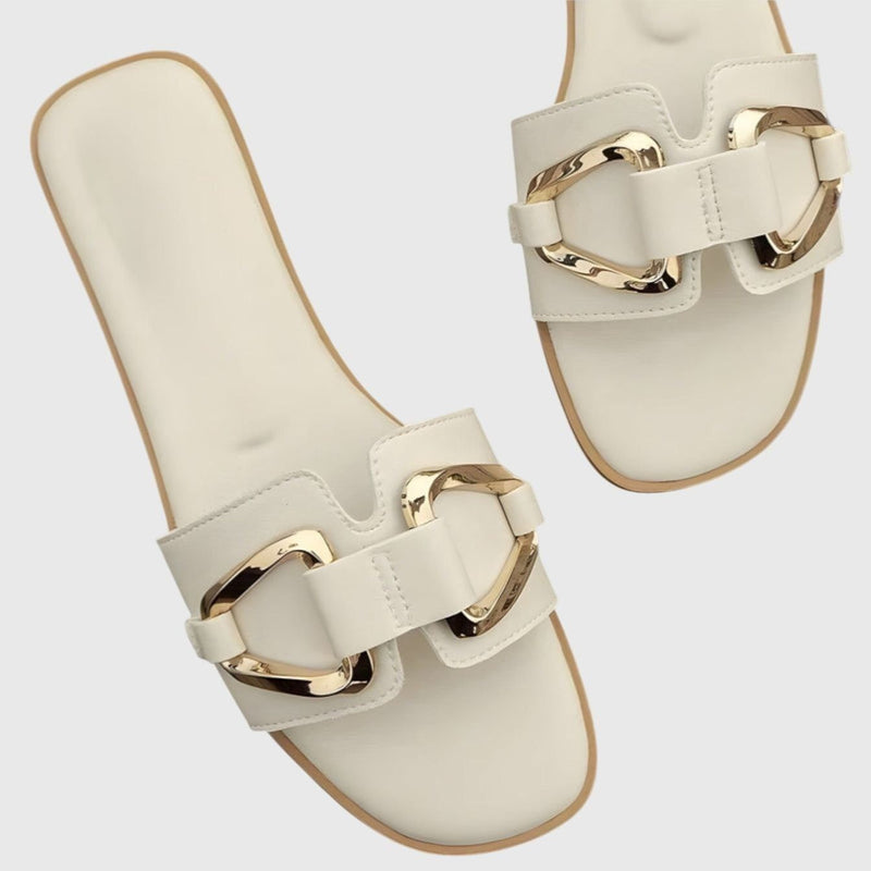 נעלי ליאת עם אבזם זהב