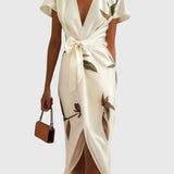 שמלת סאטן לבנה של ליה