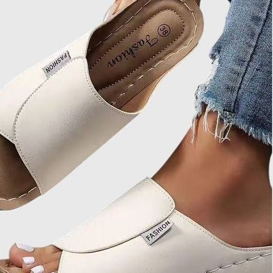 סנדלים של יעל