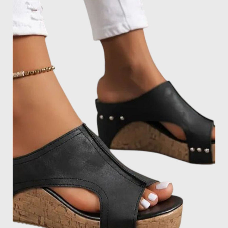 סנדלים של יעל