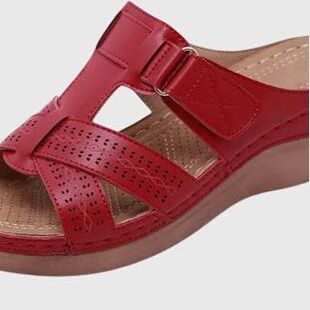 סנדלים של שירה