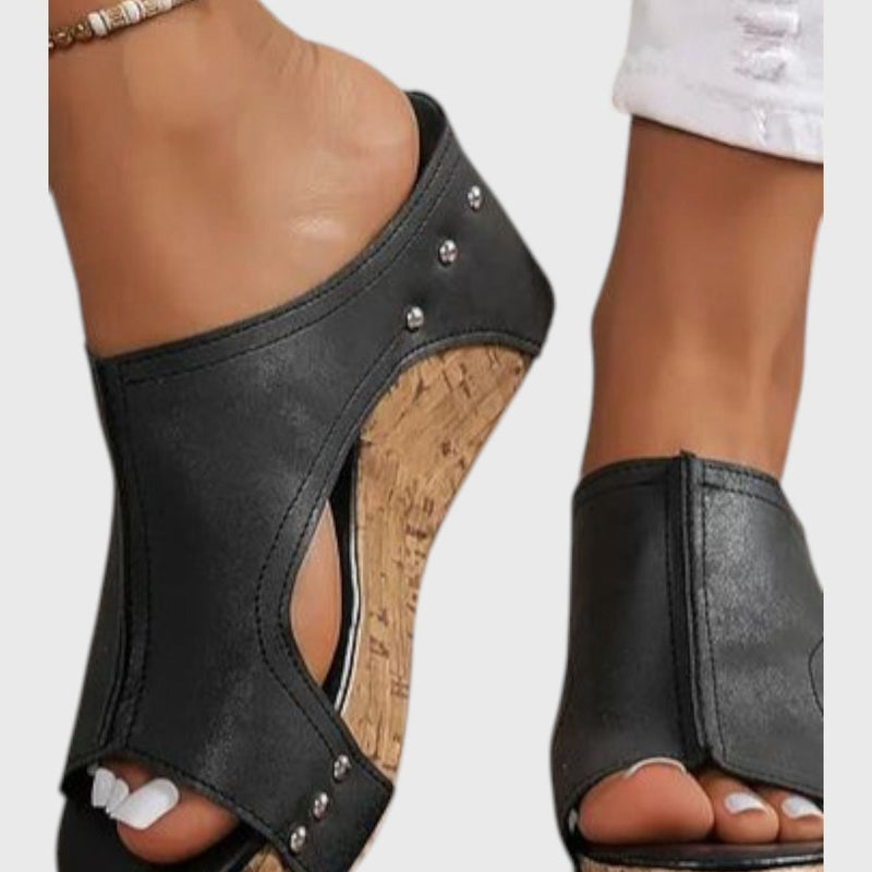 סנדלים של יעל