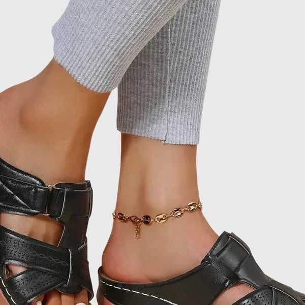 סנדלים של שירה