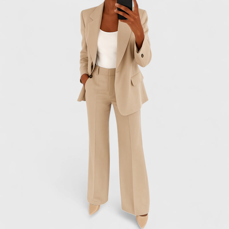 חליפת שני חלקים צמודה של ליאת