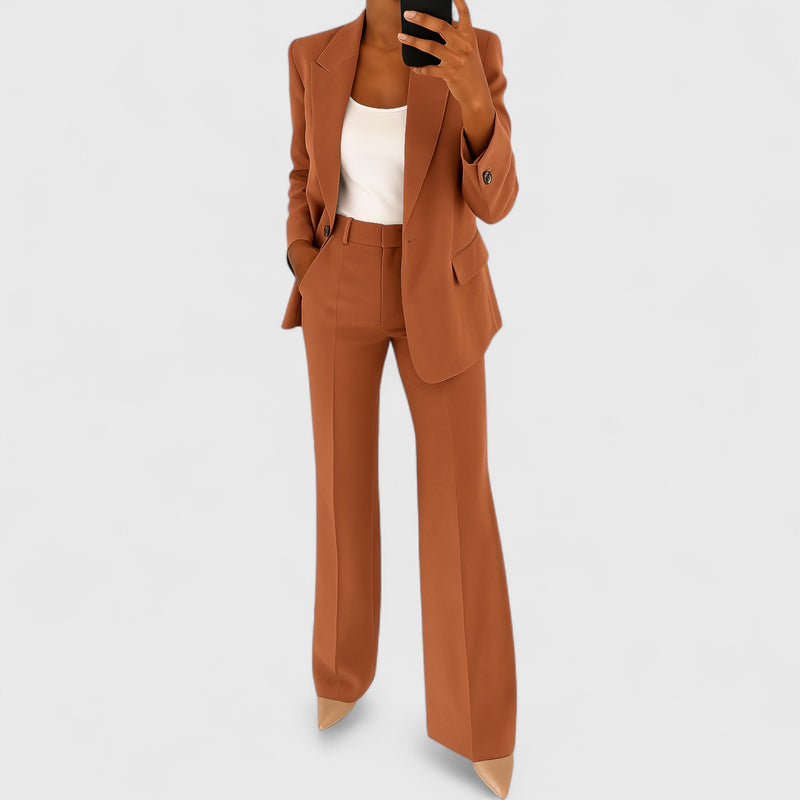 חליפת שני חלקים צמודה של ליאת