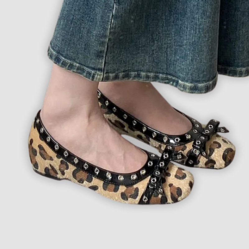 נעלי לואפר של יעל צח