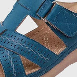 סנדלים של שירה