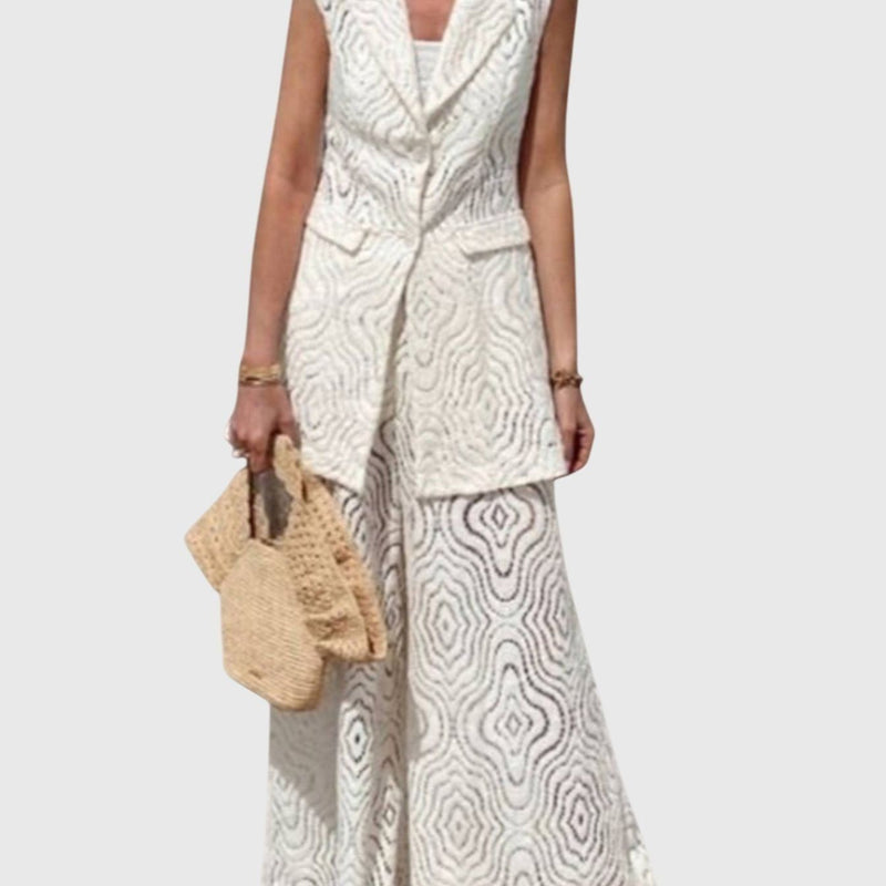 מכנסי תחרה מתרחבים של גל