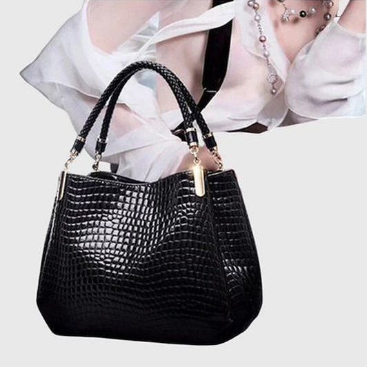 מאיה עם דוגמת תנין