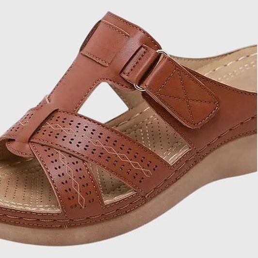 סנדלים של שירה