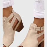 סנדלים אלגנטיים של שירה