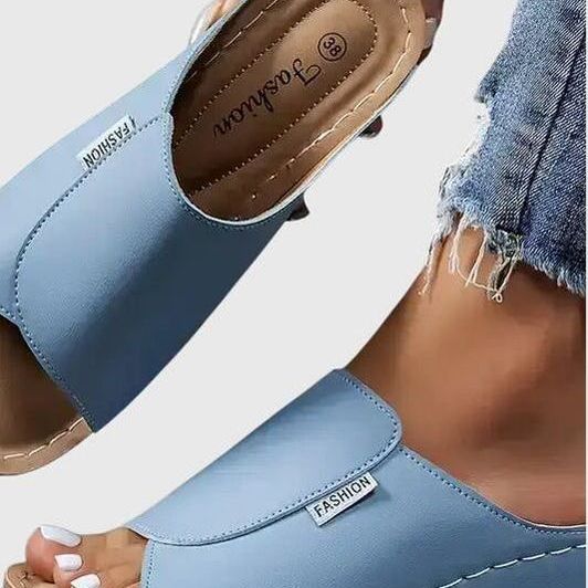 סנדלים של יעל