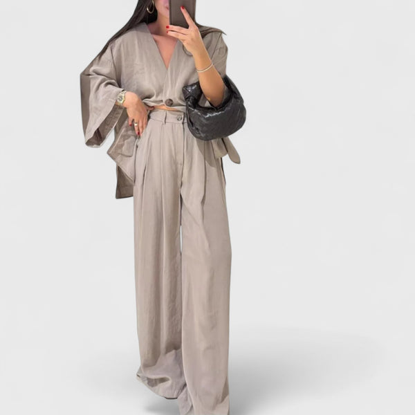 סט שני חלקים עם צווארון וי של ליאור