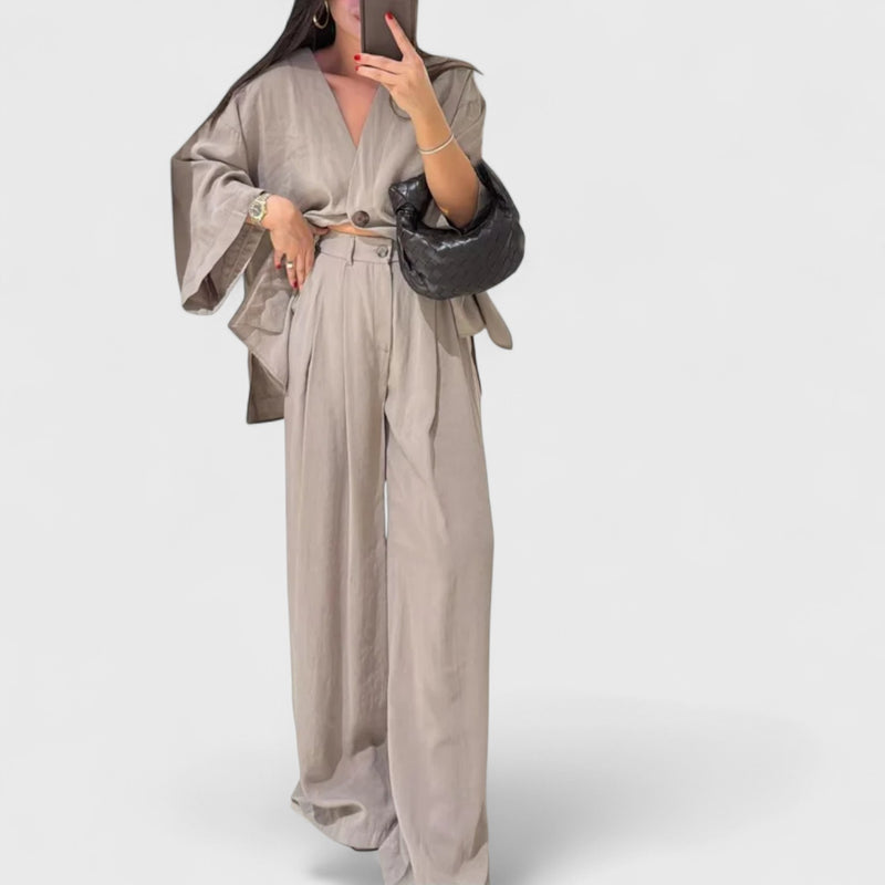 סט שני חלקים עם צווארון וי של ליאור