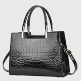 גלית עם הדפס תנין