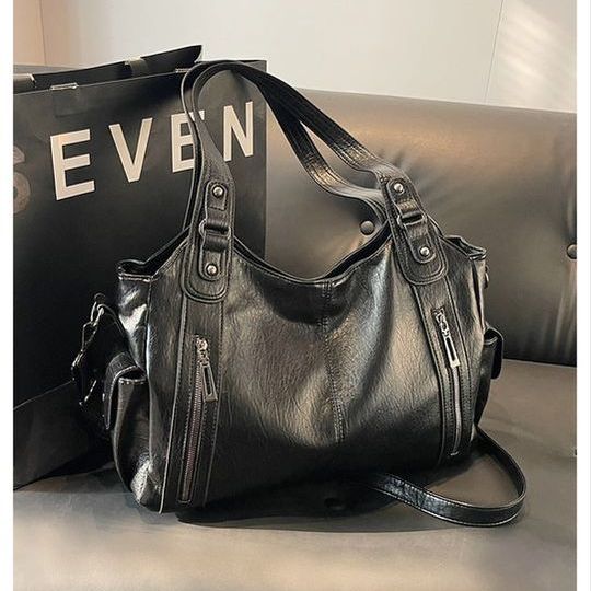 תיק עור של טל