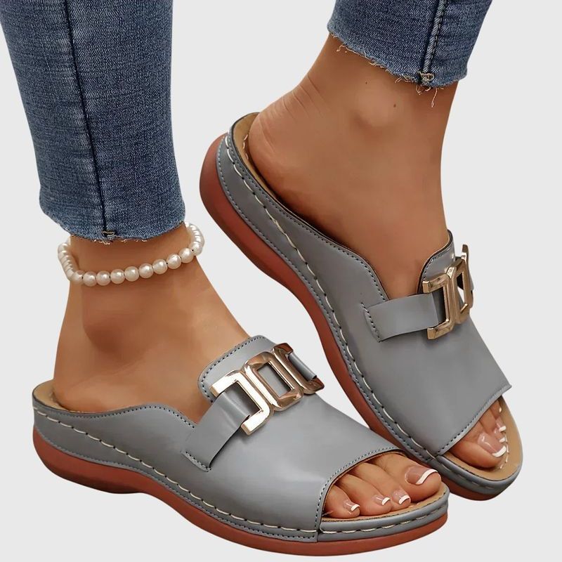 מיכל סנדלים