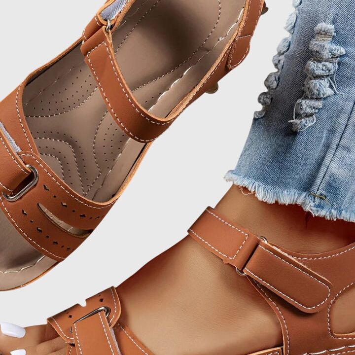 סנדלים אופנתיים לקיץ של שירה