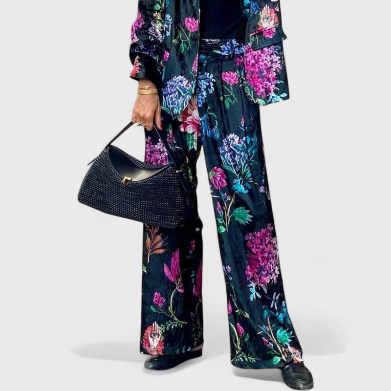 בלייזר פרחוני של נועה