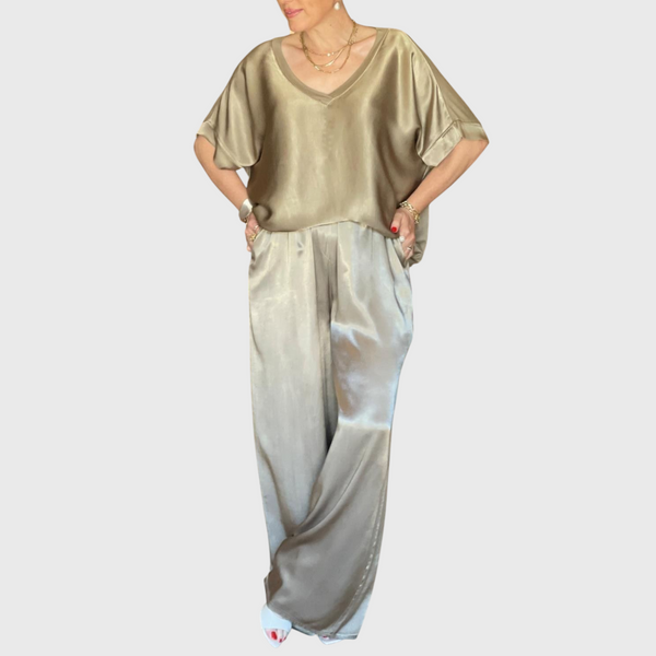 סט סאטן עם צווארון וי של Tal