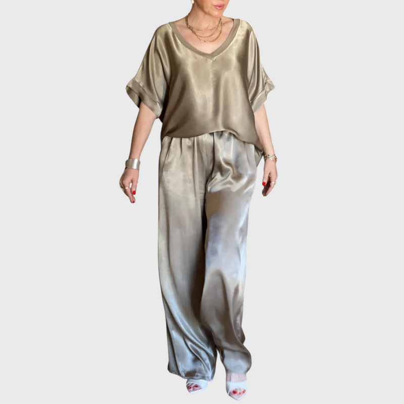 סט סאטן עם צווארון וי של Tal